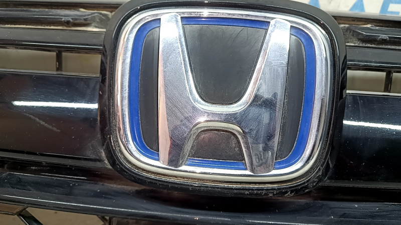 Решетка радиатора grill в сборе Honda CRV 20-22 со значком, hybrid, под радар, с накладками молдингов, песок