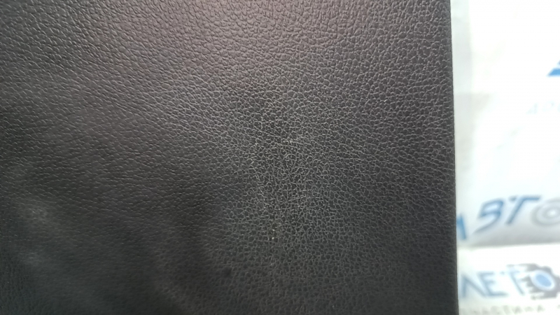 Накладка центральной стойки нижняя левая VW Tiguan 09-18 черная, тип 2, царапины