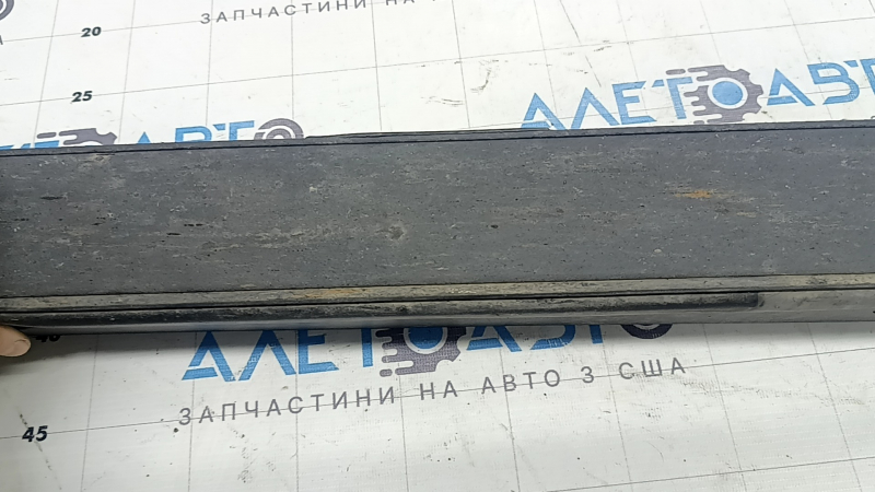 Порог правый Hyundai Tucson 22-26 структура, царапины