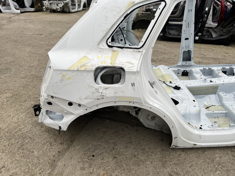 Задняя правая четверть кузова Audi Q5 2018-2024, пережившая повреждение.