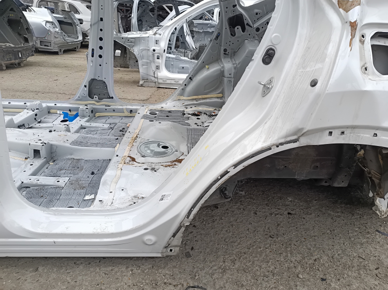 Закат заднего крыла левый Honda CRV 20-22 hybrid на кузове, белый, тычка