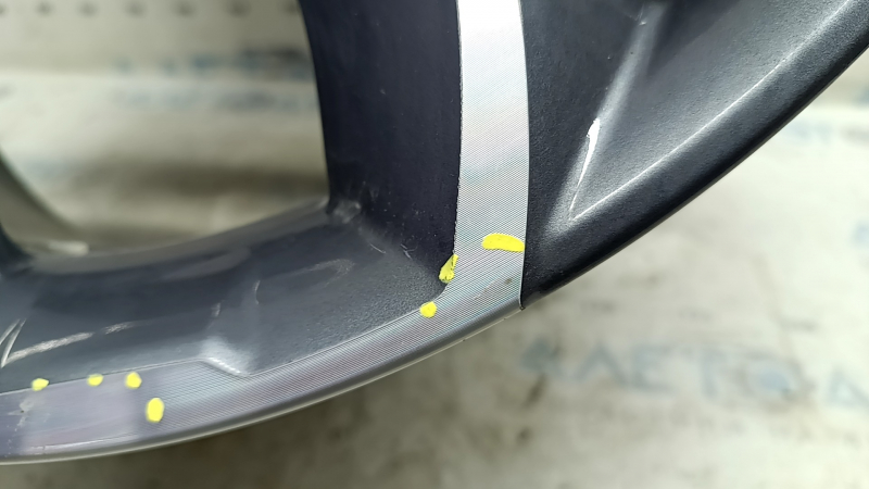 Другой угол повреждений на диске Honda CR-V, хорошо видны следы использования.