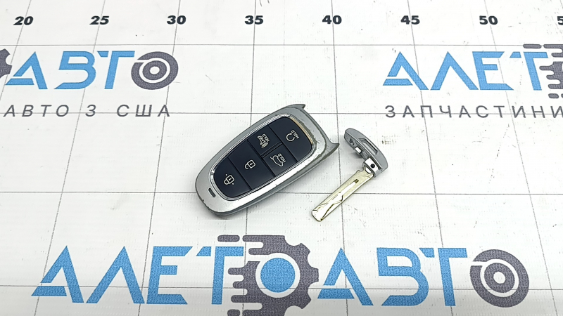 Ключ smart Hyundai Tucson 23-26 5 кнопок, полез хром, царапины