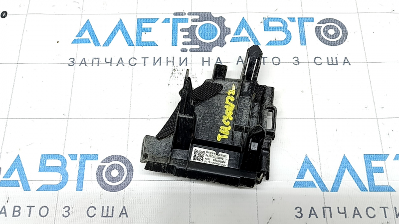 Накладка передней панели с задней стороны, состояние без дефектов.