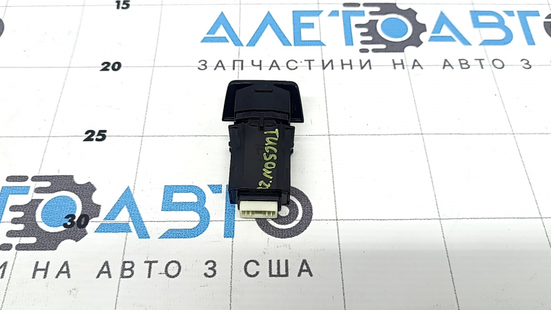 Кнопка аварийной сигнализации Hyundai Tucson 22-26