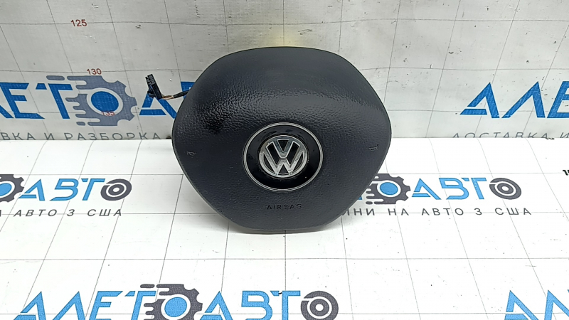 Подушка безопасности для VW Jetta 2019-2026, вид спереди с логотипом.