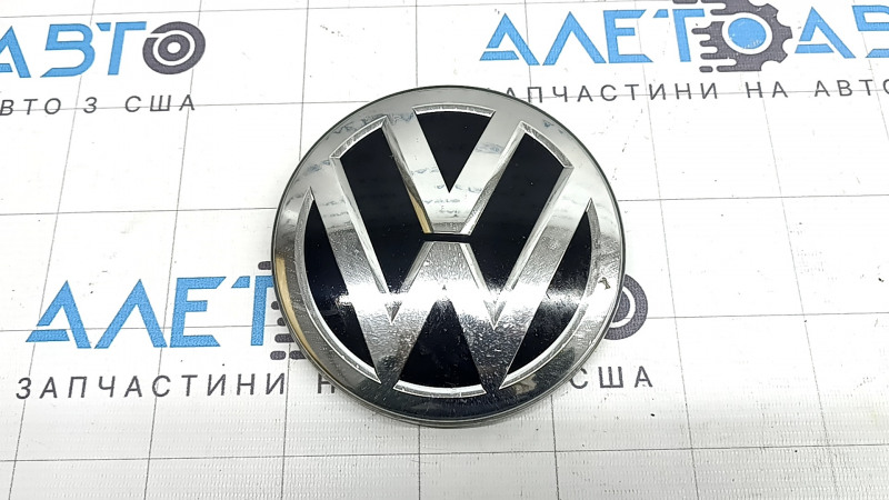 Эмблема решетки радиатора VW Jetta 19-21 под дистроник, песок, царапины
