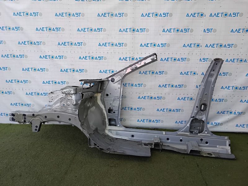 Четверть кузова автомобиля Toyota Camry 2015-2017, серебристый цвет, оригинал.