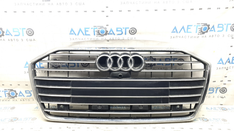 Решетка радиатора Audi A6 2019-2025, вид спереди с недостатками.