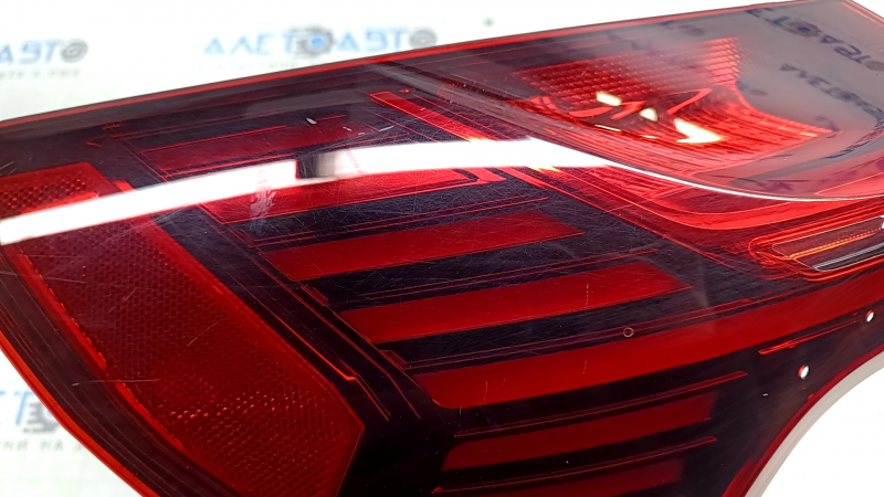 Фонарь внешний крыло левый Audi E-Tron 19-23 царапины