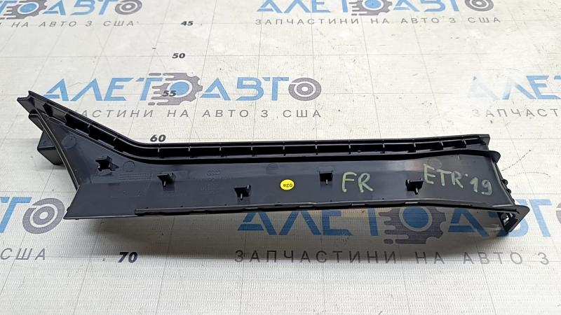 Накладка центральной консоли верхняя правая Audi E-Tron 19-25