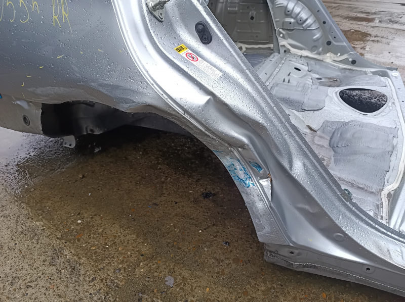 Чверть крило ззаду права Toyota Camry v55 15-17 usa, срібло 1J9, на кузові, вм'ятини