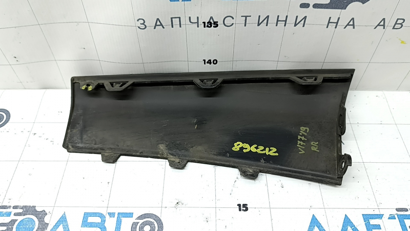 Губа заднего бампера правая Mercedes A-class V177 19-22 структура, AMG pkg, трещина в креплении