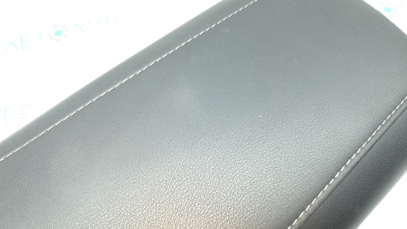 Подлокотник Toyota Venza 21-24 кожа, черная, с кронштейном и корпусом, царапины на коже