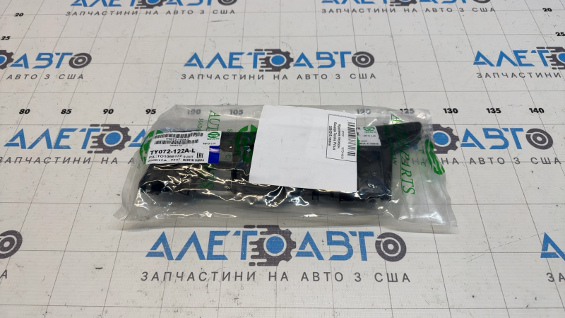Крепление переднего бампера левое Toyota Prius 30 10-15