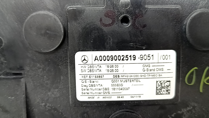 Плафон освещения передний Mercedes A-class V177 19-22 черный под панораму