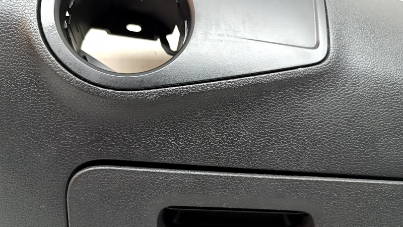 Накладка торпеды колени водителя VW Tiguan 18-24 черная, с накладкой, царапины