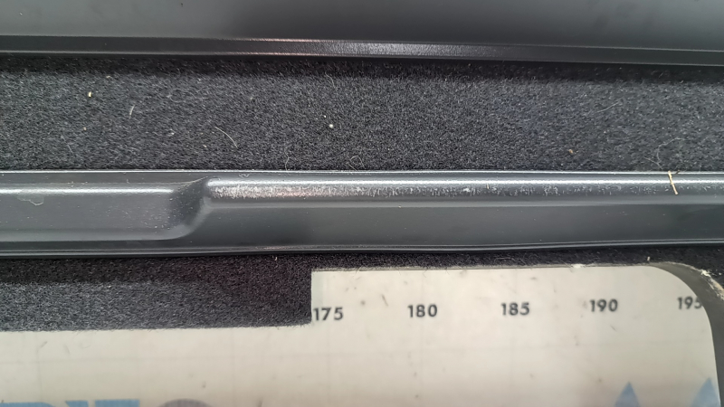 Накладка пола багажника передняя VW Tiguan 18-24 черная, под 3 ряда, царапины