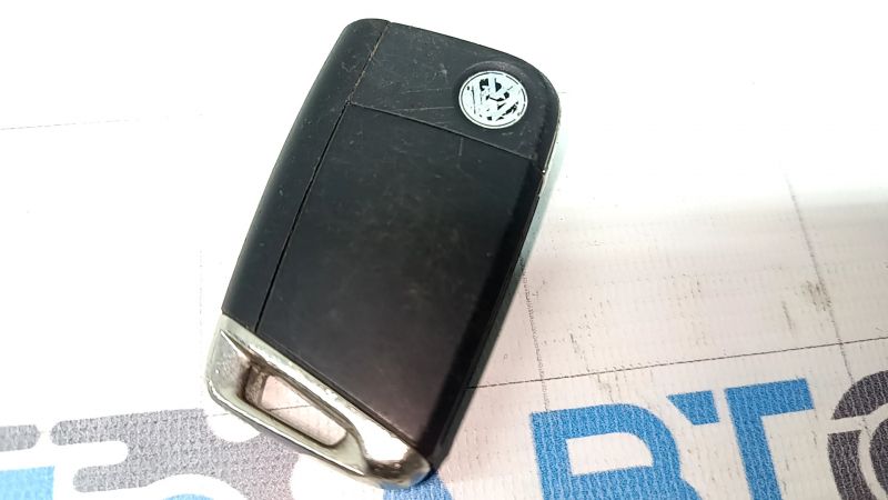 Ключ VW Tiguan 18-20 keyless 4 кнопки, царапины, тычки, потерт