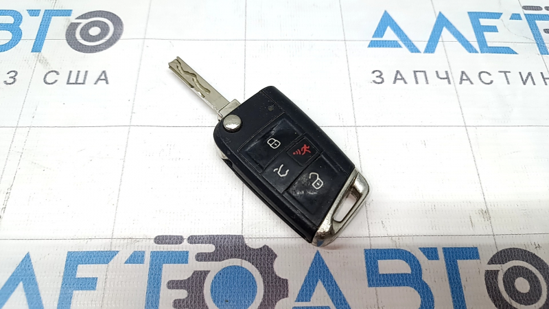 Ключ VW Tiguan 18-20 keyless 4 кнопки, царапины, тычки, потерт