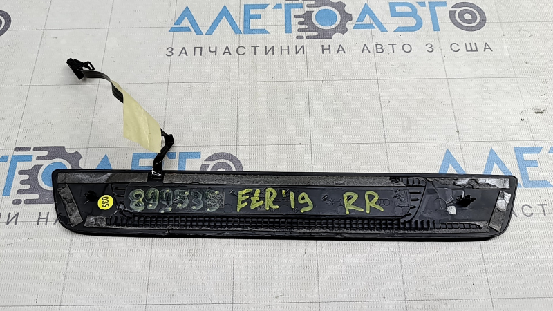 Накладка порогу зовнішня задня права Audi E-Tron 19-23 чорна, з хромом і підсвічуванням, потерта