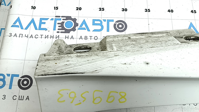 Порог правый Audi A5 F5 20-25 5D белый, царапины, потерт
