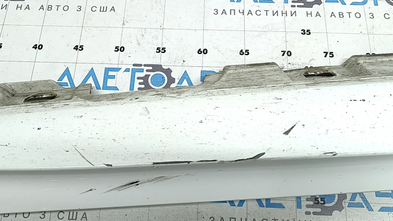 Порог правый Audi A5 F5 20-25 5D белый, царапины, потерт