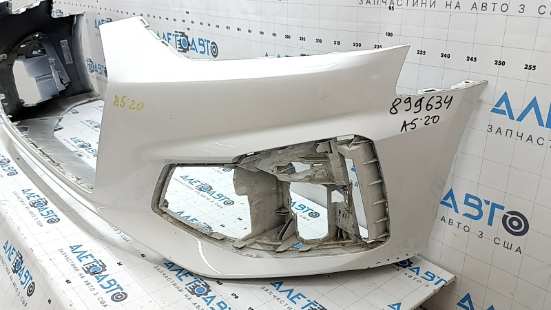 Бампер передний голый Audi A5 F5 20-25 S-Line без парктроников и омыватели фар, белый, без заглушки, царапины, трещина, прижат