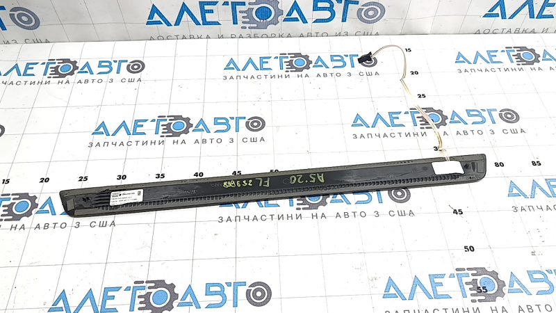 Накладка порога внешняя передняя левая Audi A5 F5 17-25 5D S-line, с подсветкой, фишка окислена, рабочая, царапины