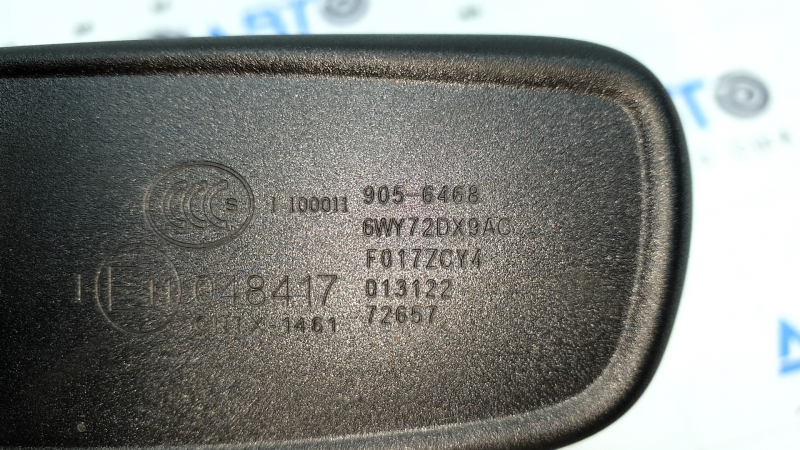 Маркировка и номер детали на задней панели зеркала для Jeep Compass, оригинальная деталь без дефектов.