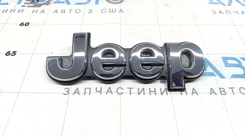 Эмблема двери багажника Jeep Compass 21-26 хром, царапины