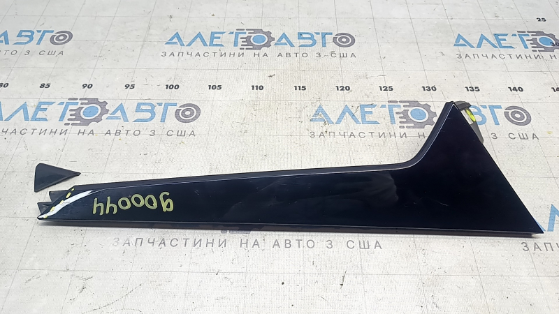 Спойлер двери багажника правый Audi E-Tron 19-23 Quattro, отломан фрагмен