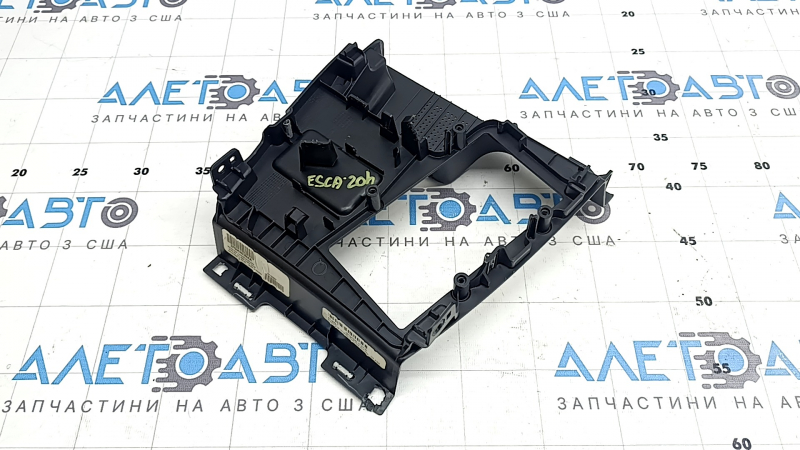 Накладка центральной консоли передняя Ford Escape MK4 20-26 под беспроводную зарядку, черная, надломано крепление