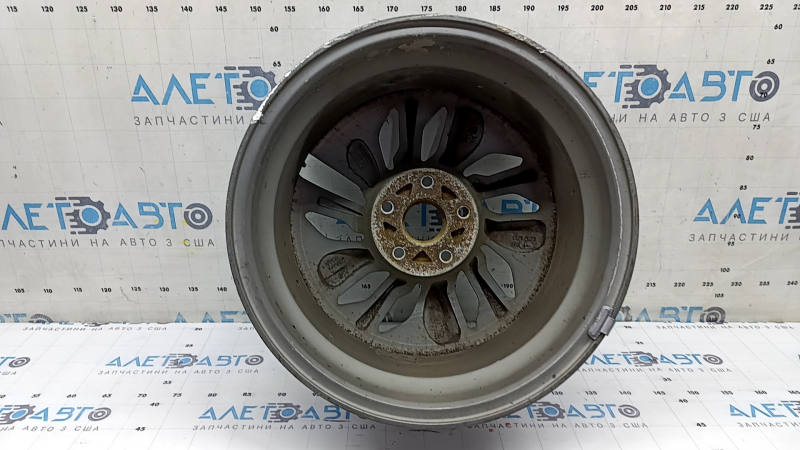 Задний вид диска колесного R17 Honda Accord 18-22 с загрязнениями.