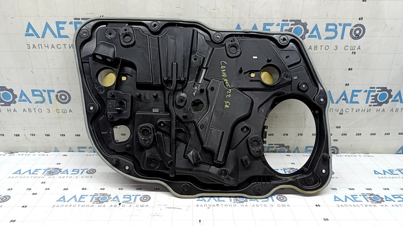 Панель двери внутренняя передняя правая Jeep Compass 17-26