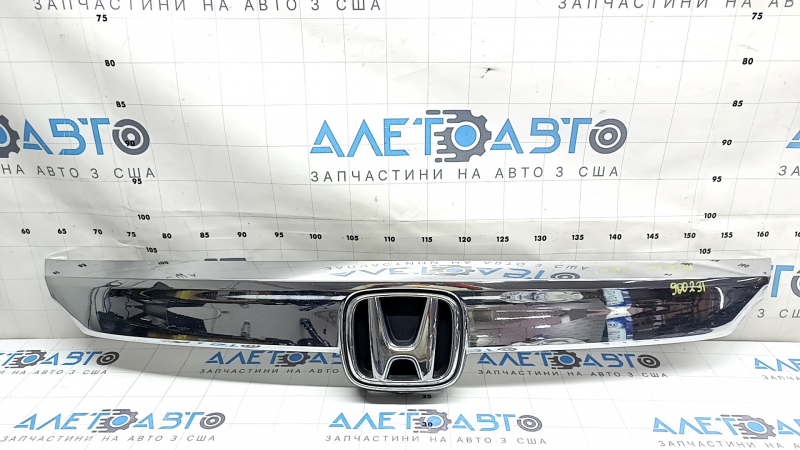 Молдинг решетки радиатора Honda Accord 2018-2022 с эмблемой, угол спереди