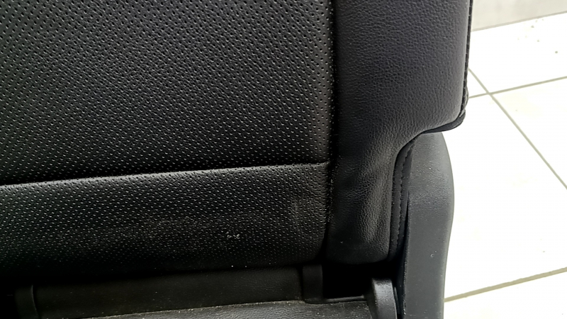 Сиденье Ford Escape, детализированный вид с близкого расстояния на обивку