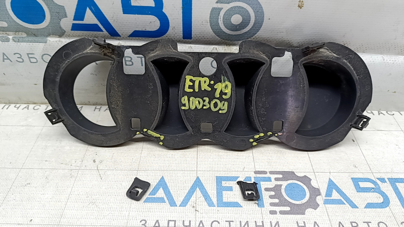 Основание эмблемы решетки радиатора grill Audi E-Tron 19-23 под ночное видение, сломаны защелки