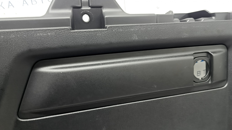 Крепление и детали обшивки арки задней правой части Mazda CX-90 2024-2026.