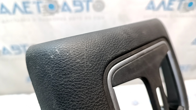 Накладка центральной консоли задняя Chrysler 200 15-17 черная, под воздуховоды, царапины