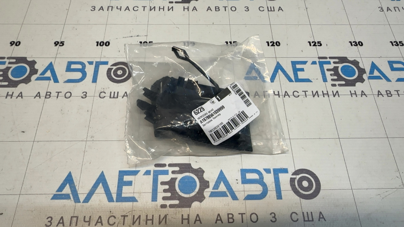 Заглушка буксировочного крюка переднего бампера Mercedes W167 GLE 350 450 20-23 нижняя часть AMG pkg