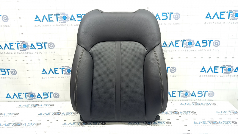 Обшивка спинки водительского сидения Mazda CX-90 2024-2026 в черной коже с перфорацией и дефектами.