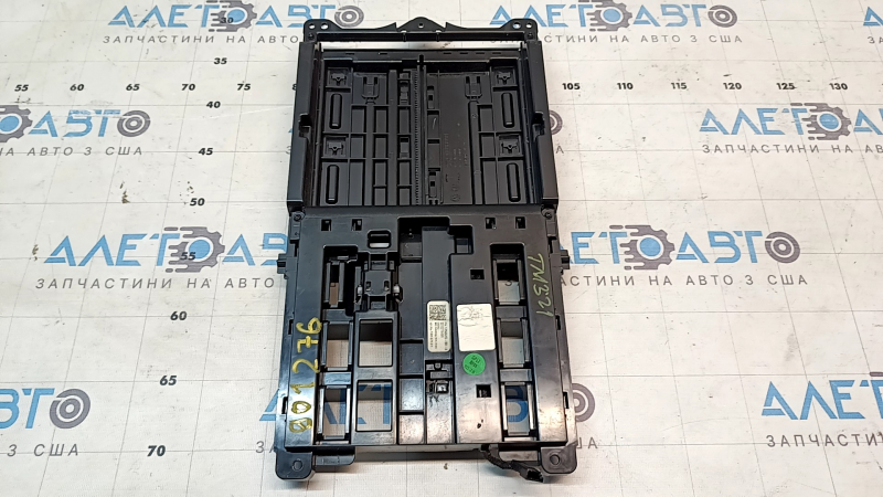 Крышка бокс кармана центральной консоли Tesla Model 3 21-23 серая, вздутие краски