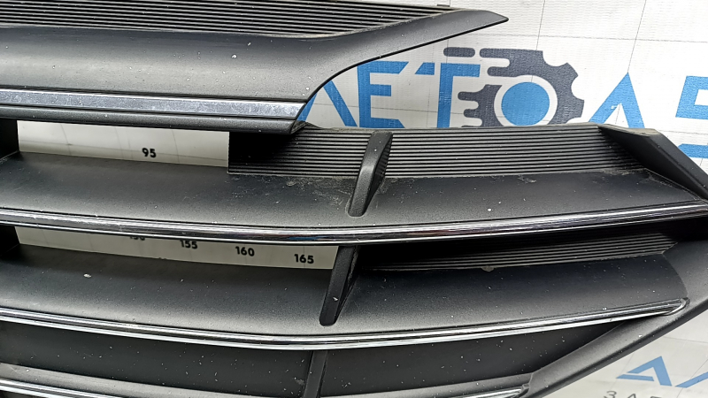 Решетка радиатора grill в сборе Hyundai Elantra AD 19-20 с эмблемой без радара, песок, треснута