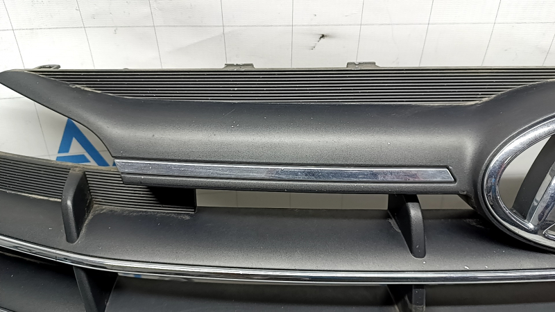 Решетка радиатора grill в сборе Hyundai Elantra AD 19-20 с эмблемой без радара, песок, треснута