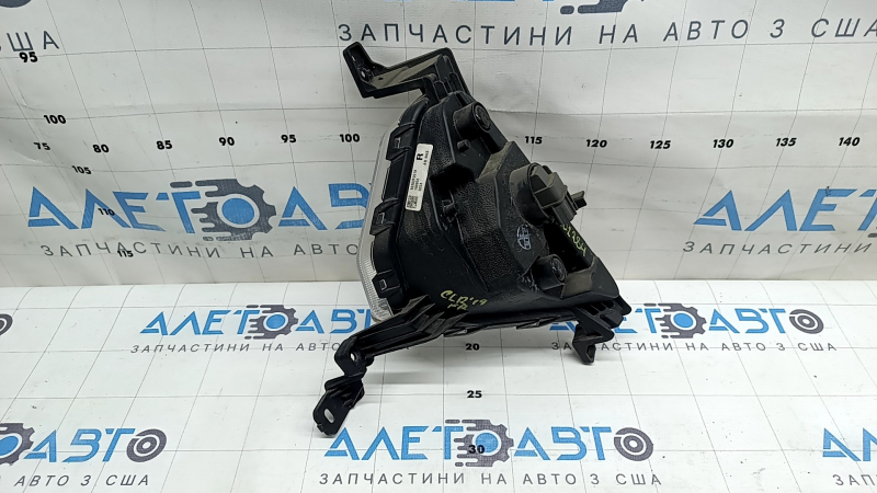 Поворотник правый Hyundai Elantra AD 19-20 песок, микротрещины
