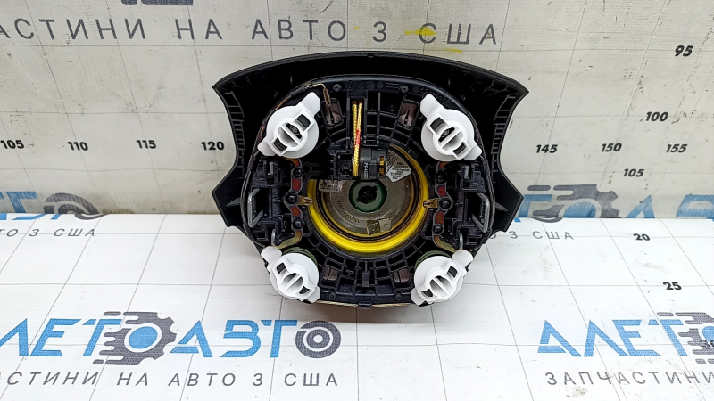 Обратная сторона подушки airbag Audi Q5 2009-2017, все крепления представлены в полном порядке.