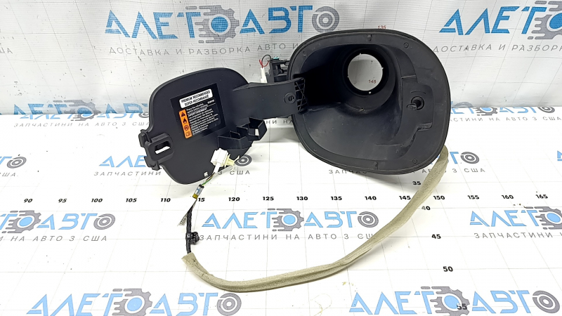 Корпус лючка бензобака Mazda CX-90 24-26 PHEV с замком, датчиком и проводкой