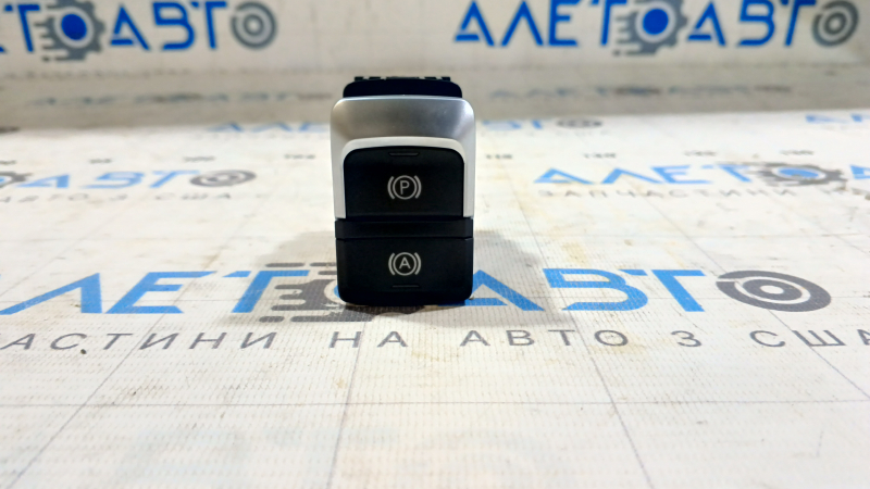 Кнопка паркинга Audi Q3 8U 15-18 с автопаркингом