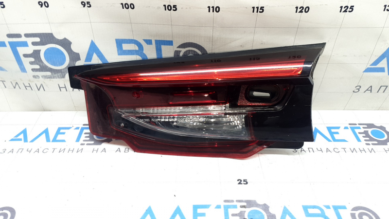 Фонарь внутренний крышка багажника правый Mazda CX-9 16-23 потёртость